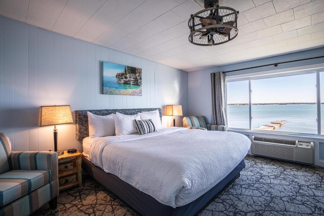 Beachfront Inn Бейлис-Харбор Экстерьер фото