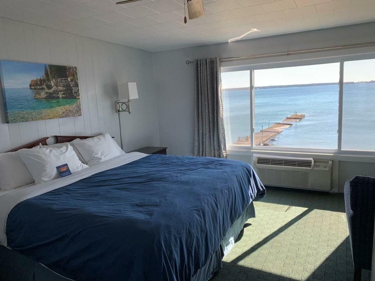 Beachfront Inn Бейлис-Харбор Экстерьер фото