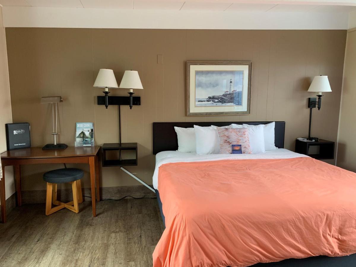 Beachfront Inn Бейлис-Харбор Экстерьер фото