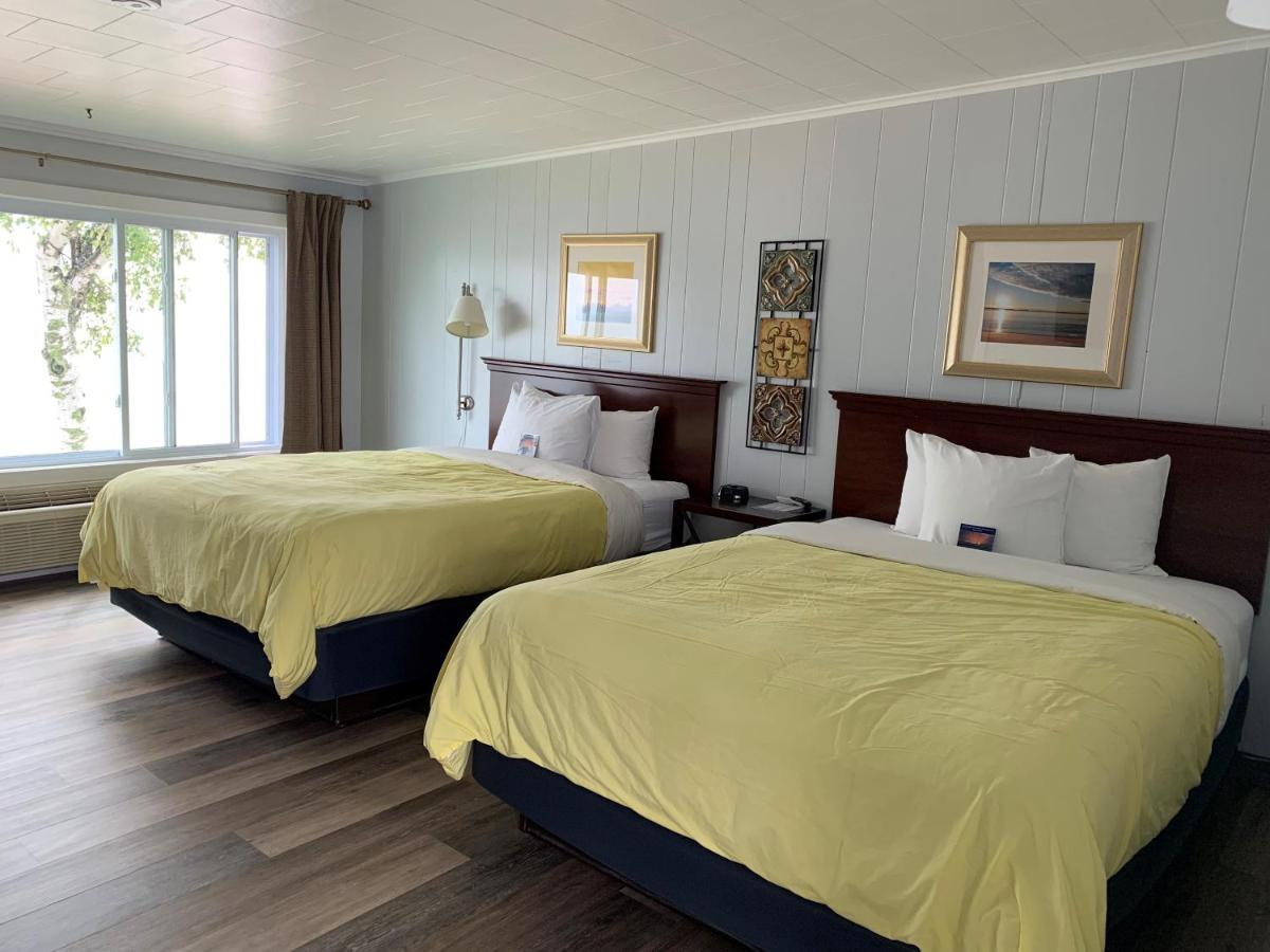 Beachfront Inn Бейлис-Харбор Экстерьер фото