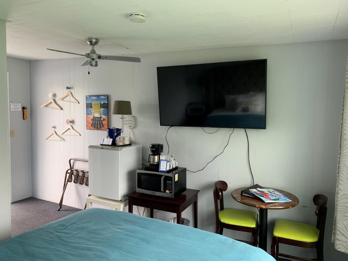 Beachfront Inn Бейлис-Харбор Экстерьер фото