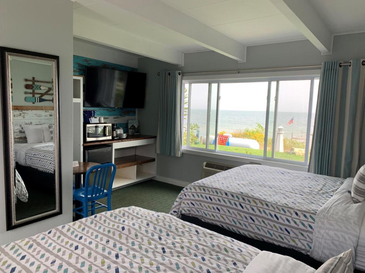 Beachfront Inn Бейлис-Харбор Экстерьер фото