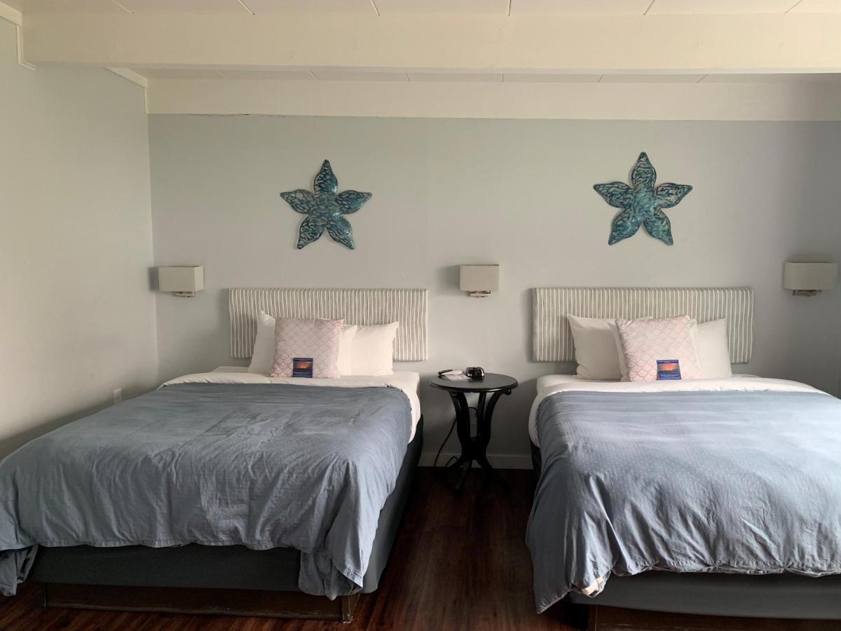 Beachfront Inn Бейлис-Харбор Экстерьер фото