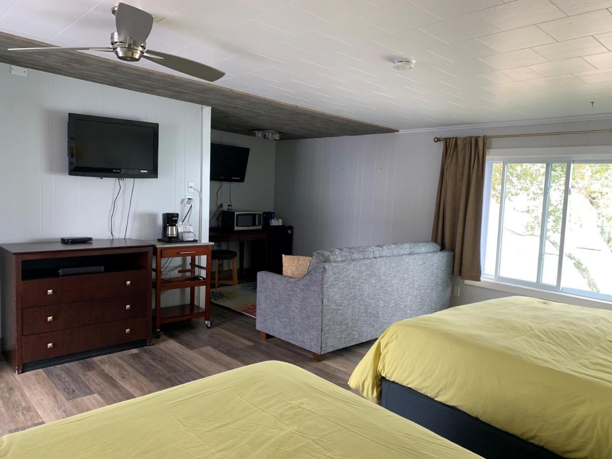 Beachfront Inn Бейлис-Харбор Экстерьер фото